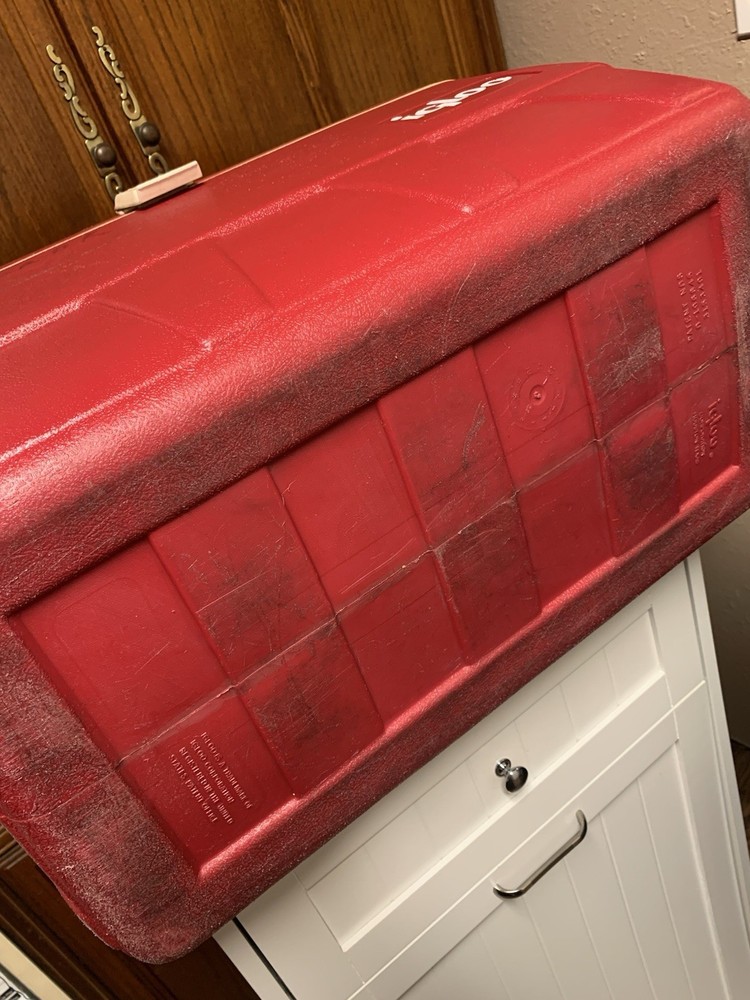 1985 Igloo 48 Quart Cooler Red White Handles