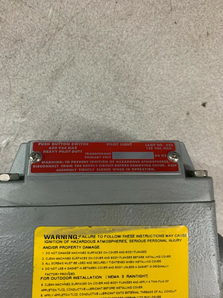 NEW NO BOX APPELTON PUSH BUTTON ENCLOSURE EFDB175UM1 M