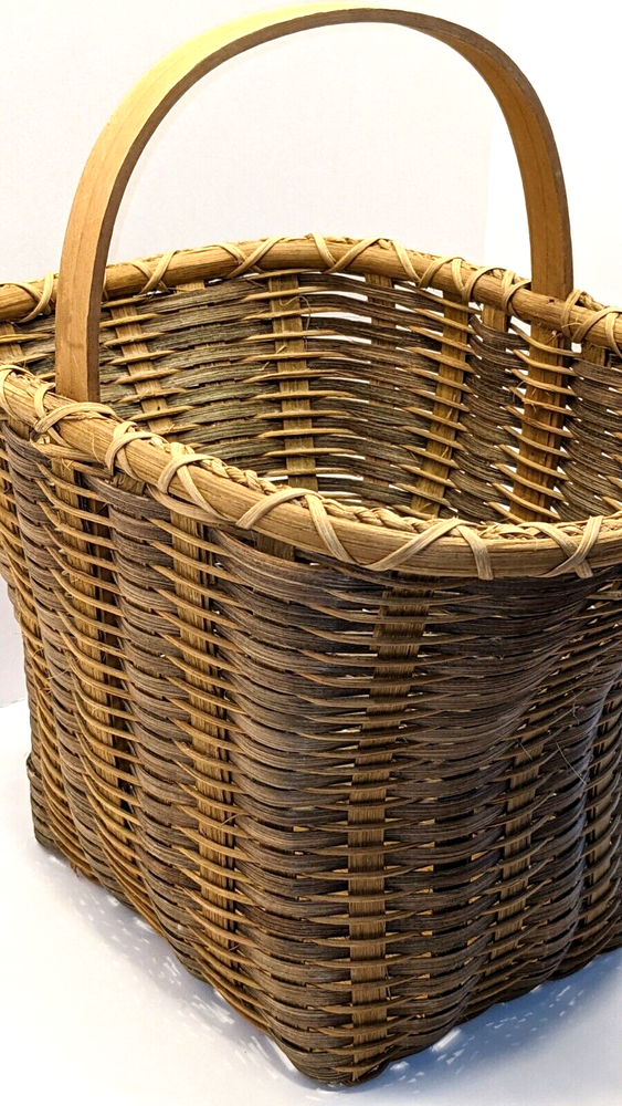 Bath & Bodyworks Tan Wicker Basket w/Handle, Fall 2000 Commemorative Maple Leaf