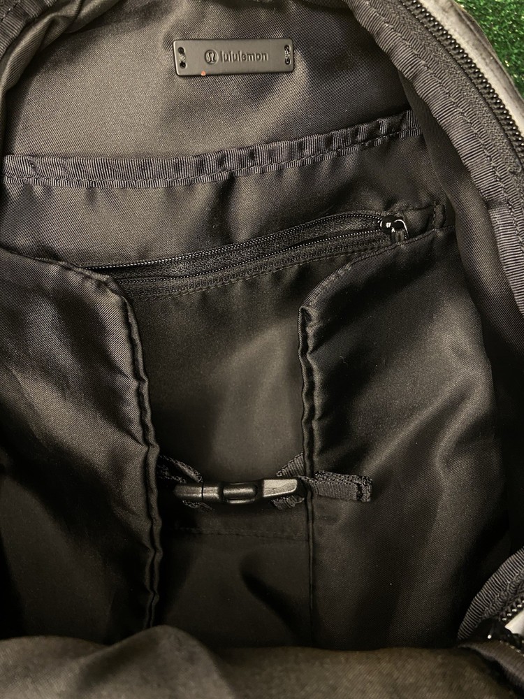 Lululemon Fast Free Reflective Backpack/Hydration Bag - 13L - Black.