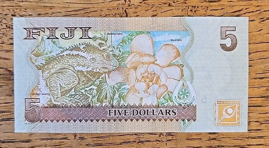 FIJI 5 Dollar Bill FIVE DOLLARS UNCIRCULATED