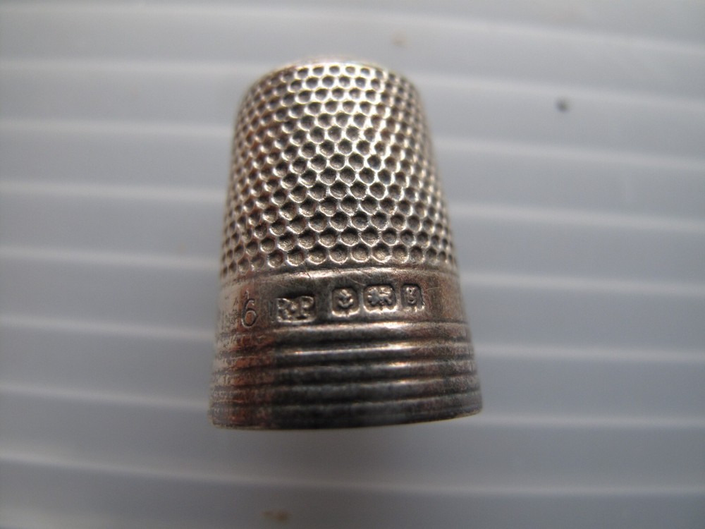 Hallmarked silver thimble - Size 6 - Robert Pringle & Sons - Birmingham 1906