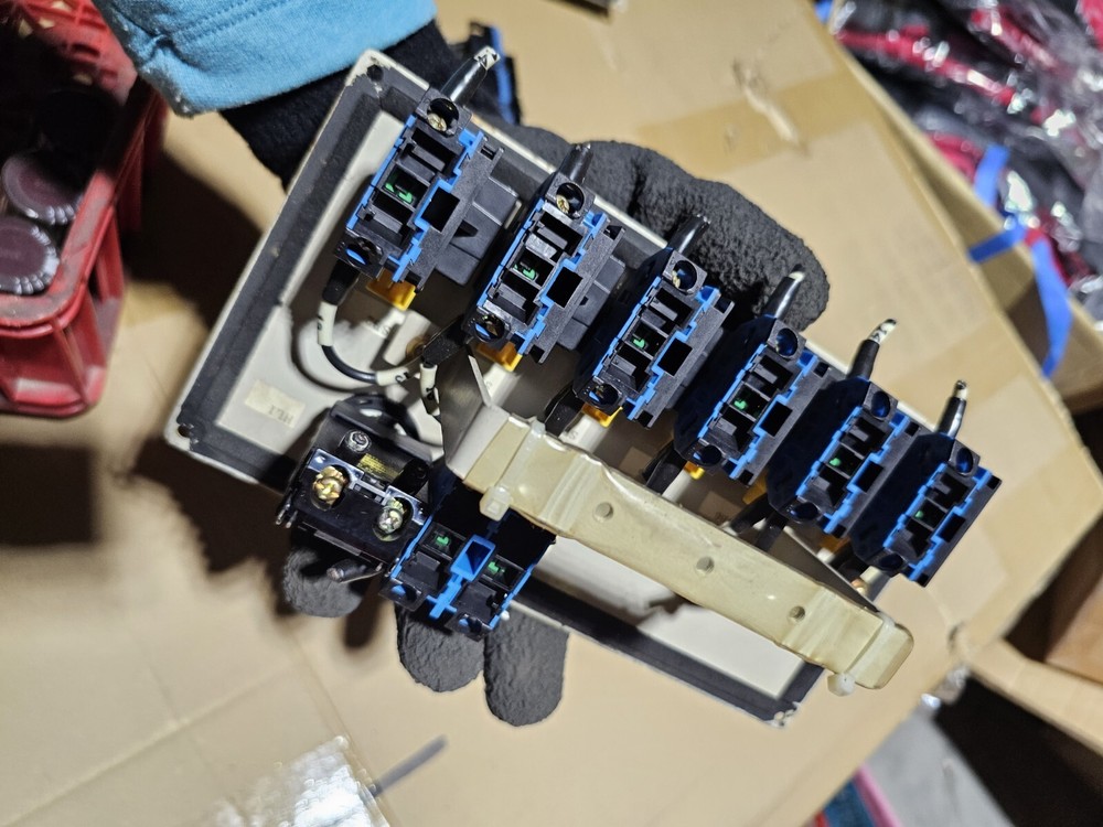 (3) YASKAWA Motoman Servo Break Release Control Panel