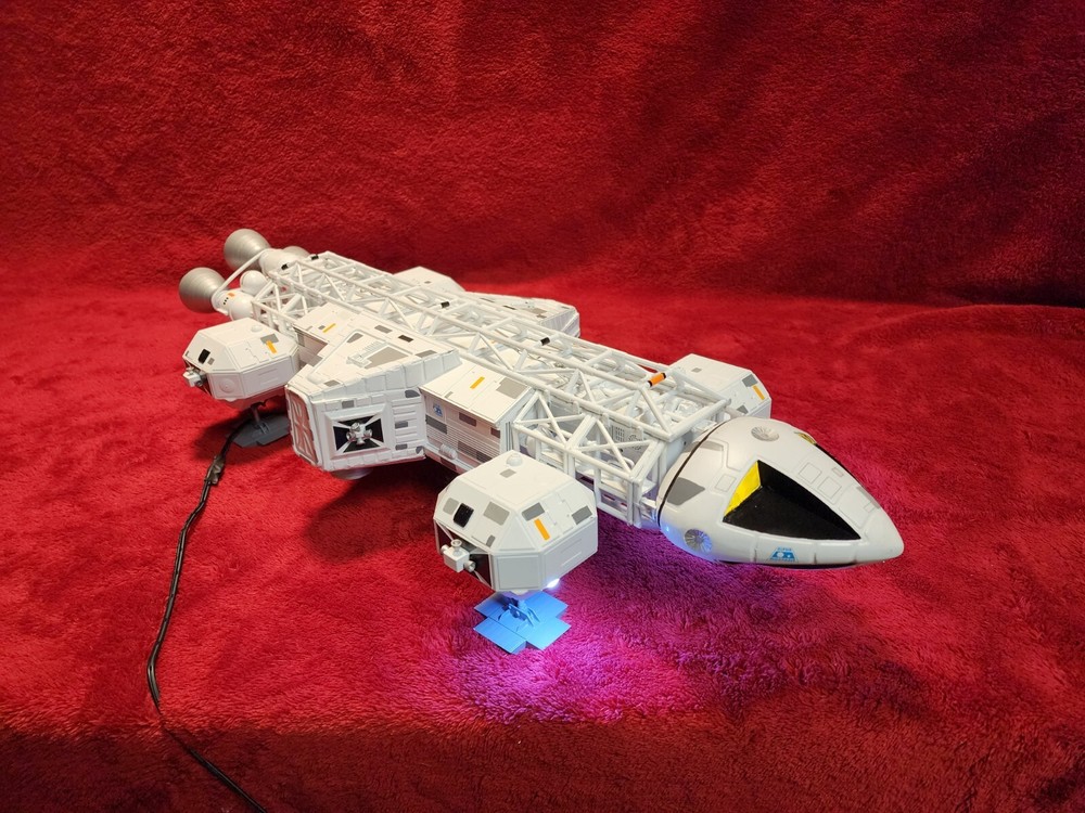 Space: 1999 Eagle 2 Lit Model With Complete Lab Interior, SOUND EFFECTS!!!!!!!!