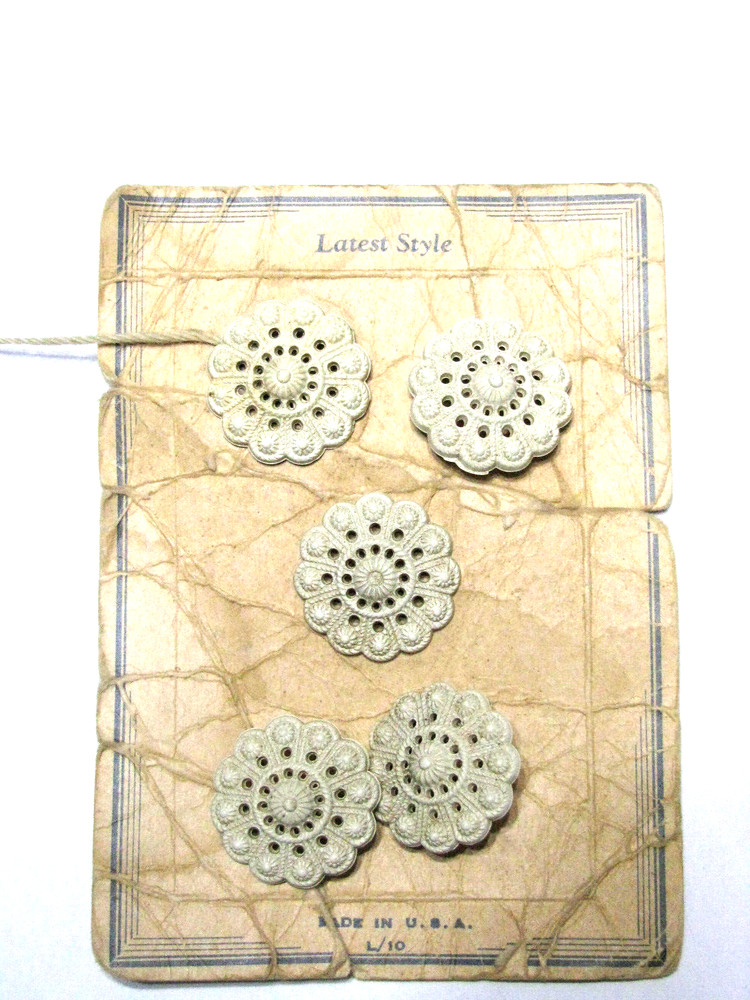 Vintage Buttons-On Card-Plastic-Reticulated