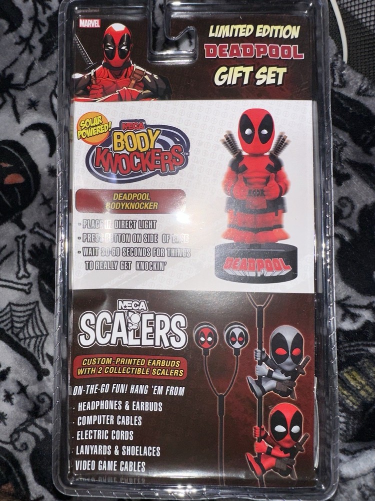 DEADPOOL LIMITED EDITION GIFT SET BUNDLE 3D VINYL FIGURE