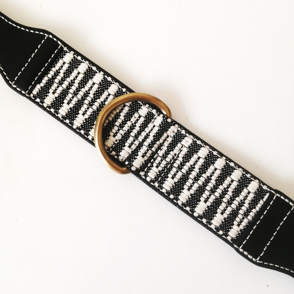 Leather dog collar is adjustable, suitable for medium-sized dogs, adjustable