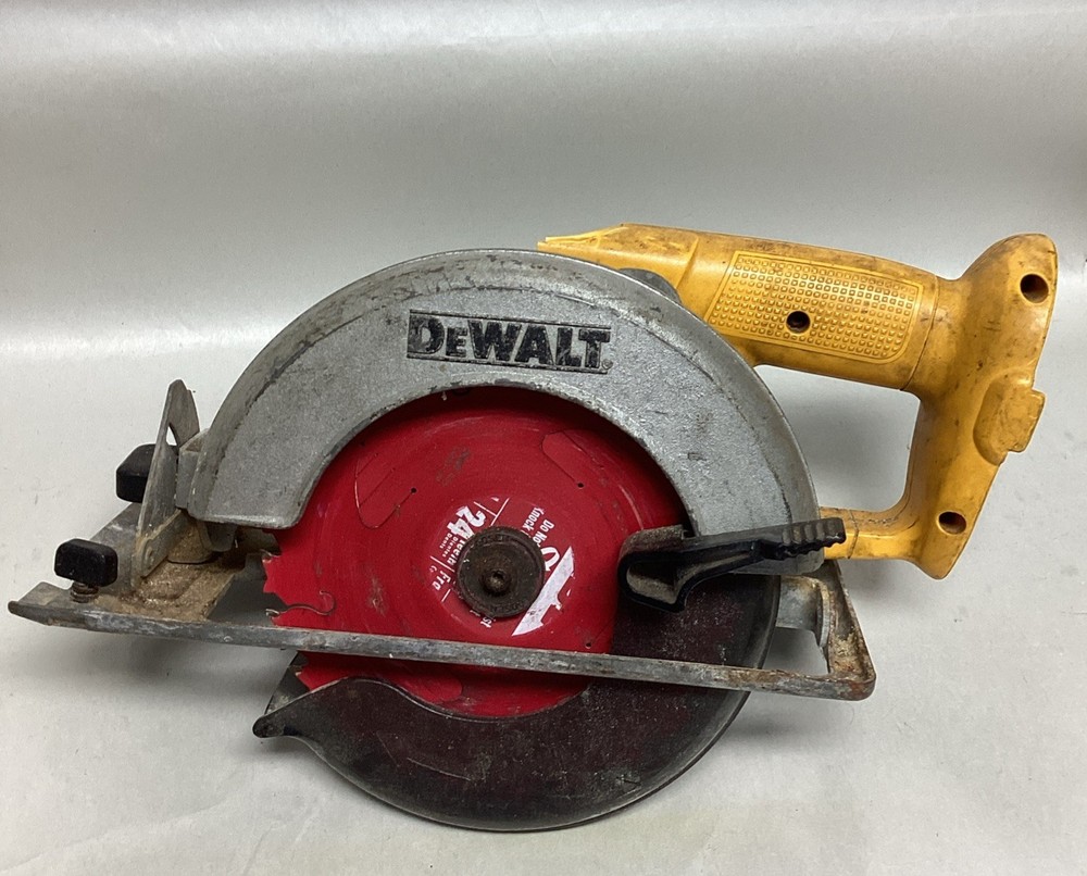 Dewalt DW939 18V Cordless Circular Saw Tool Only (Broken Handle ) *READ