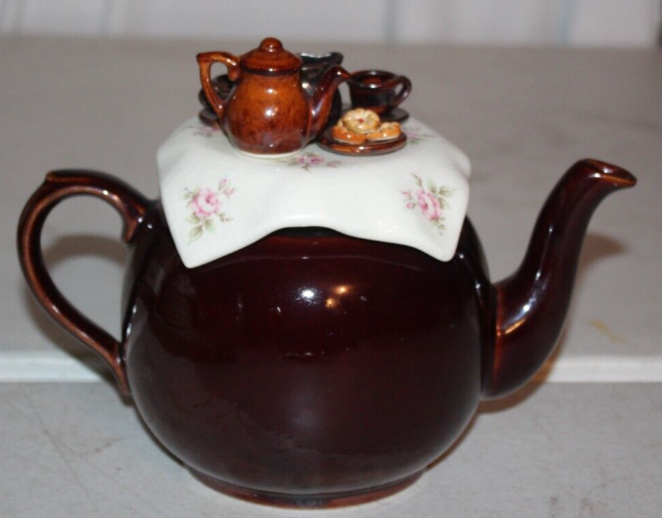 Vintage CARDEW Teapot Breakfast Pastries