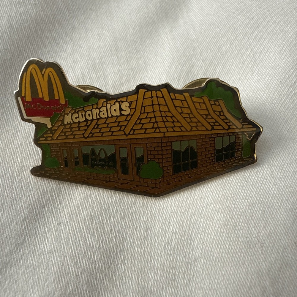 McDonald's Crew Employee Pin - Storefront  Group 2 Inc