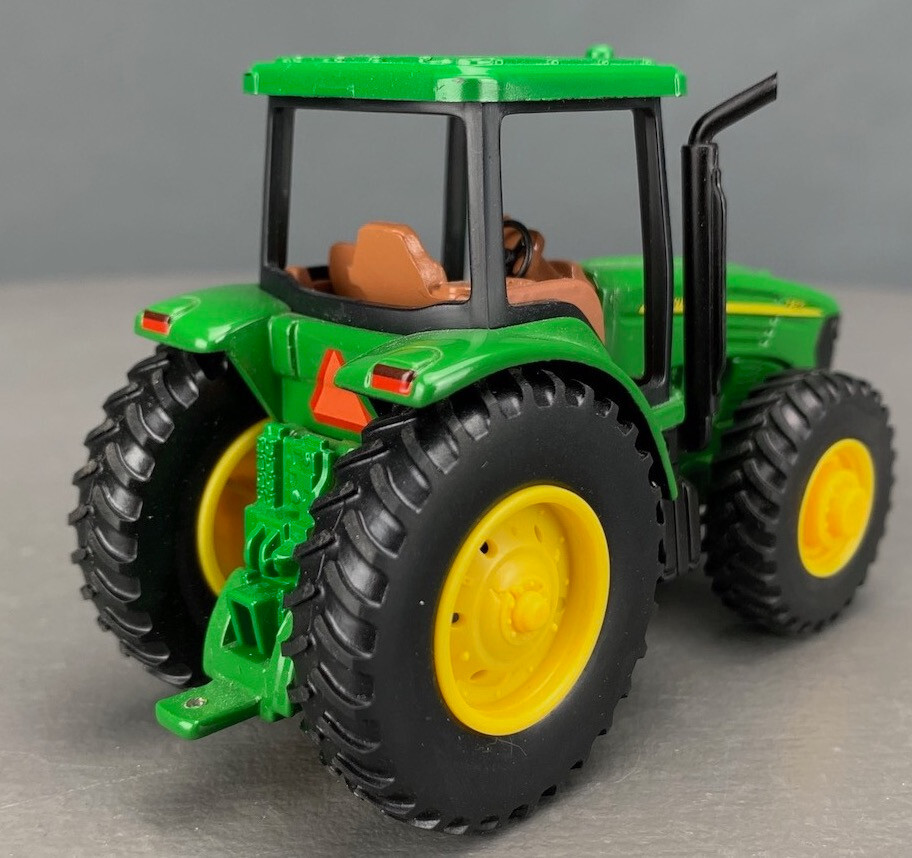 Diecast John Deere 7820 Tractor D136