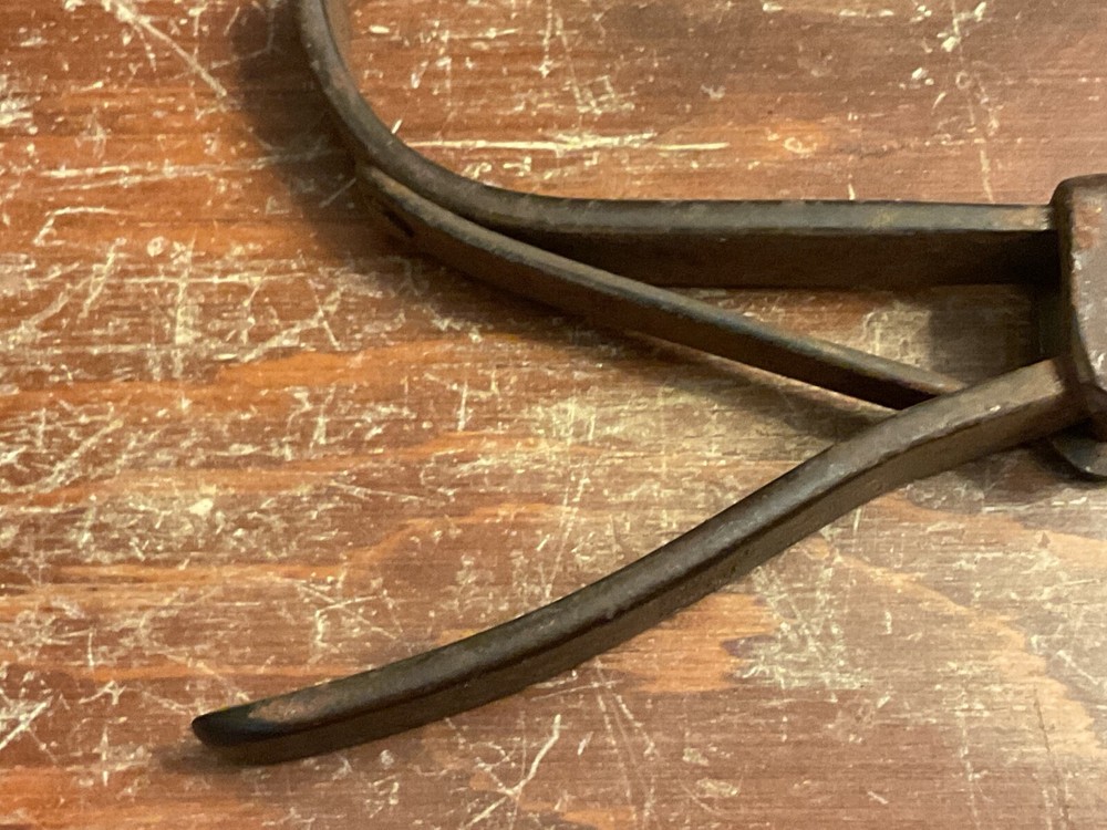 Unknown Tool - Works Like Clamp?? 4” Long