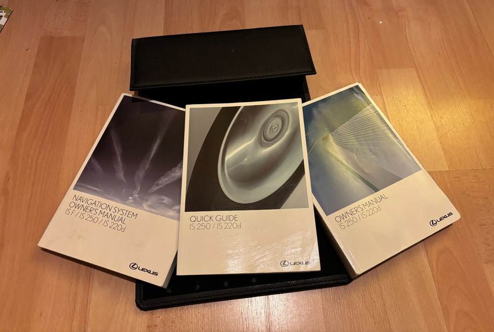 Lexus IS complete book pack 2009