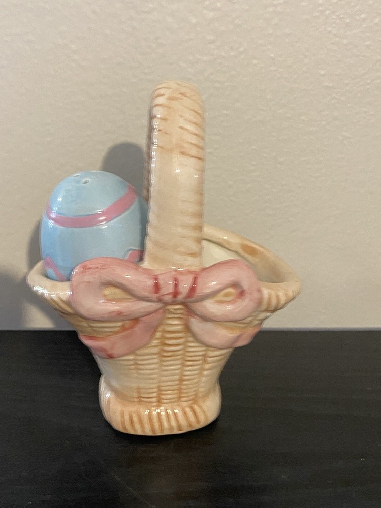 Vintage Ceramic Easter Basket Easter Egg Salt & Pepper Shaker *Missing 1 Egg*