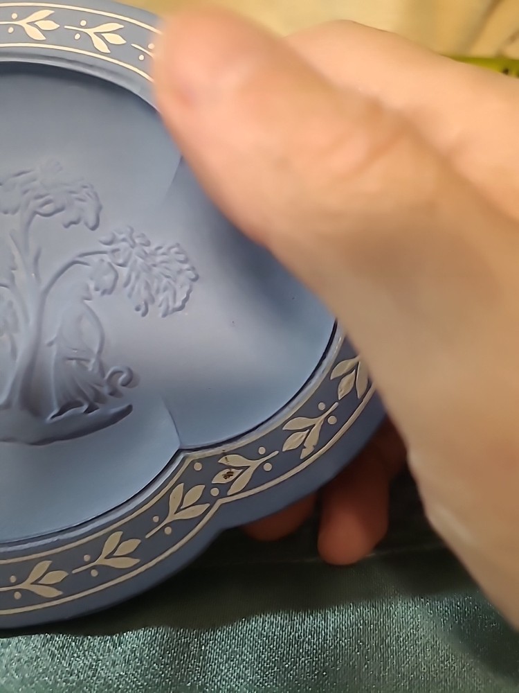 AVON BLUE SOAP DISH ( BIN RR)