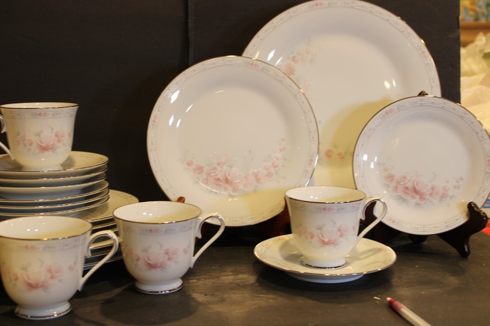 NORITAKE CARTHAGE 4 -5 PIECE SETTING 20 PIECES LOT A