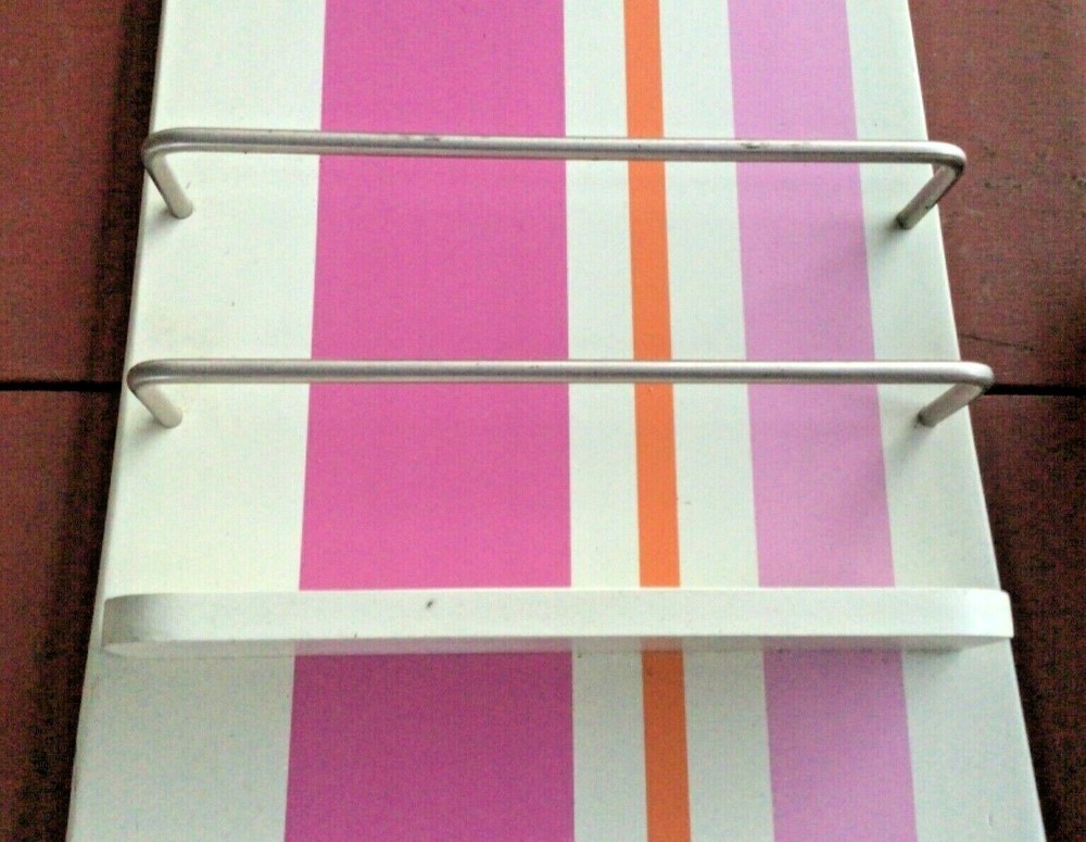 COMIC BOOK OR MAGAZINE RACK SNOWBOARD DESIGN