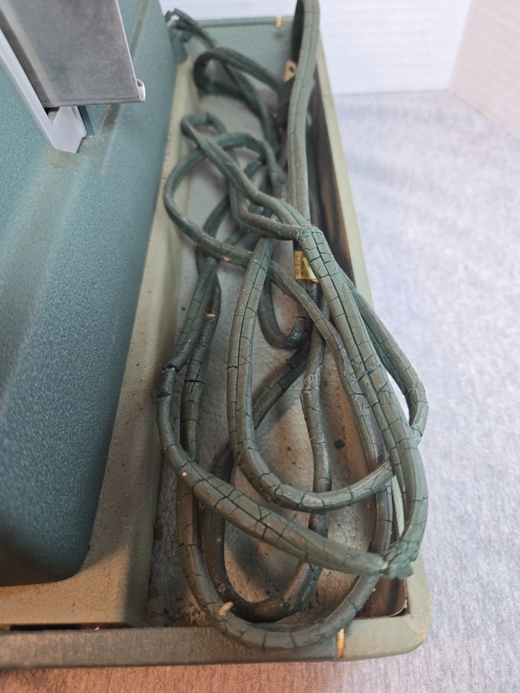 Vintage Argus 300 Automatic Slide Projector With Case Untested