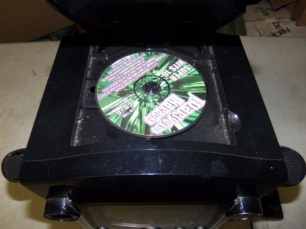 The Singing Machine, Model STVG - 559, Powers on but does not work correctly