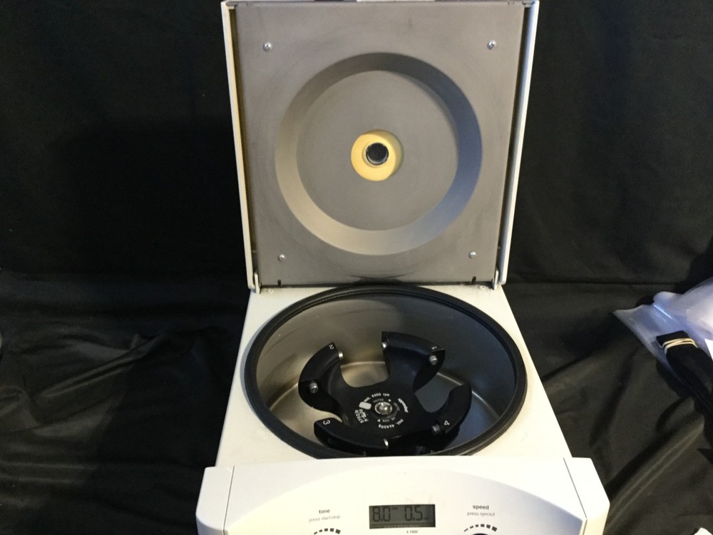 EPPENDORF 5702 CENTRIFUGE