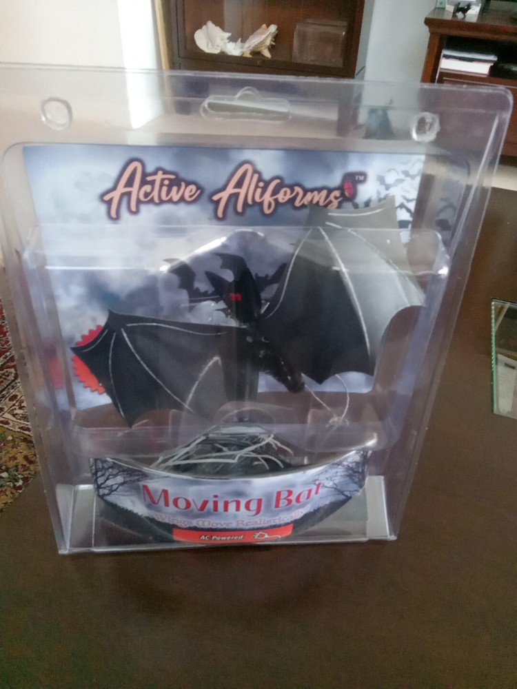 Active Aliforms Moving Bat