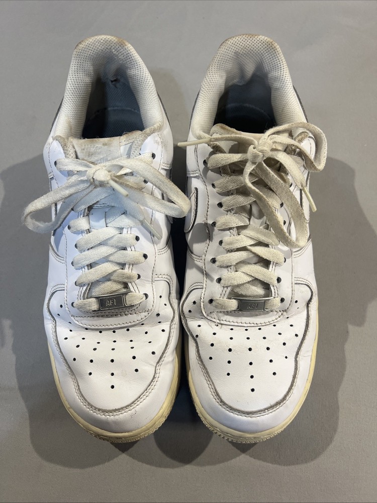 Men’s Size 9.5 Nike Air Force 1. White