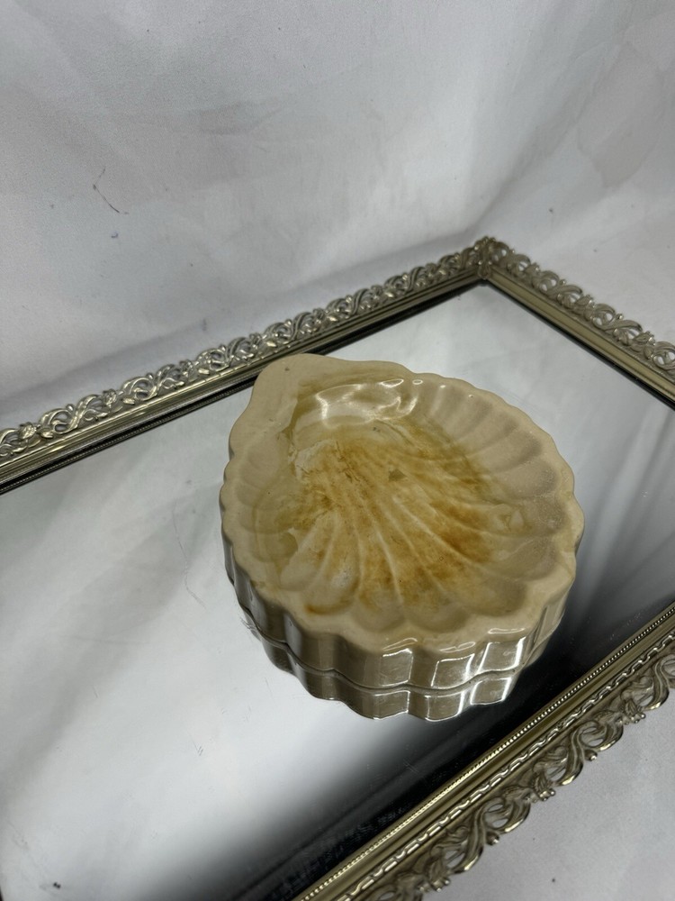 Vintage Cream Swirl shell soap dish