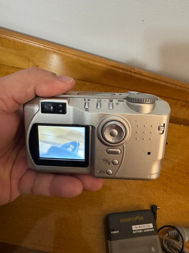 Minolta Dimage S414 Digital Camera