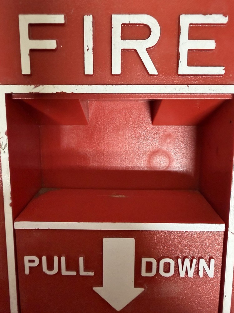 (1) Siemens MSI-10B Single Action Addressable Fire Alarm Pull Station DPU Tested