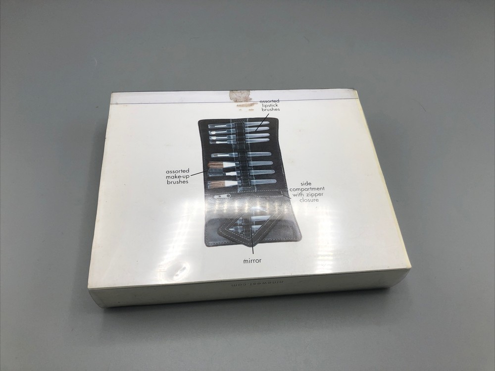 Nine West Cosmetic Set 8 Assorted Make-Up Brushes & Mirror Funpack