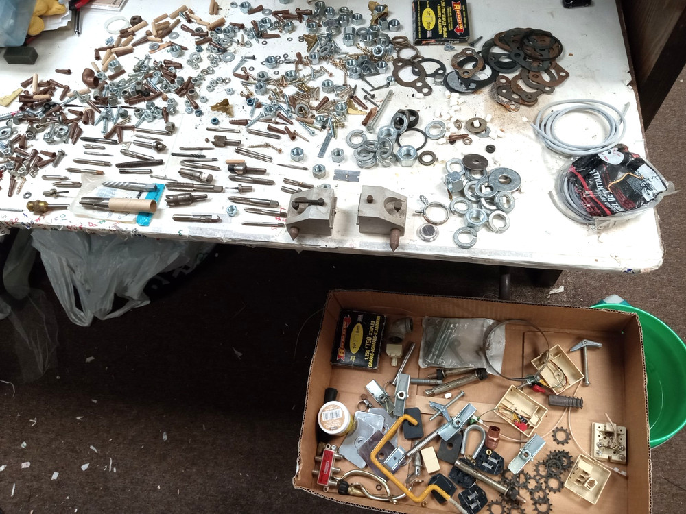 HUGE LOT MISCELLANEOS HARDWARE,ROUTER BITS,TAPPING BITS,NUTS, BOLTS,WASHERS ++++