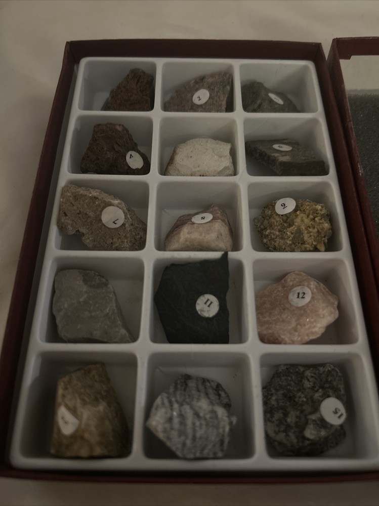 GSC International 2217 Rock Study Kit with 15 Numbered Specimens.