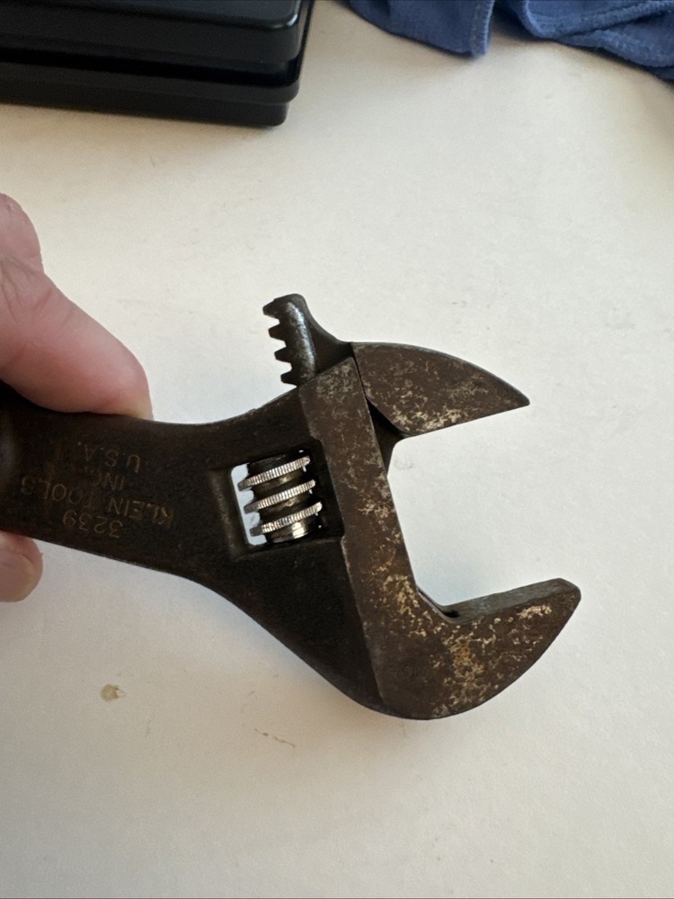 Klein Tools 3239 16" Adjustable Spud Wrench