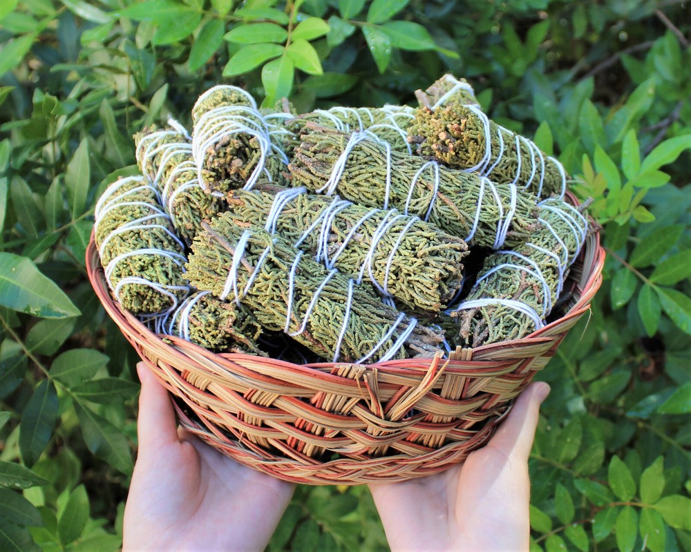 Juniper Smudge Stick 3" - 4" (Herb House Cleansing Negativity Removal)