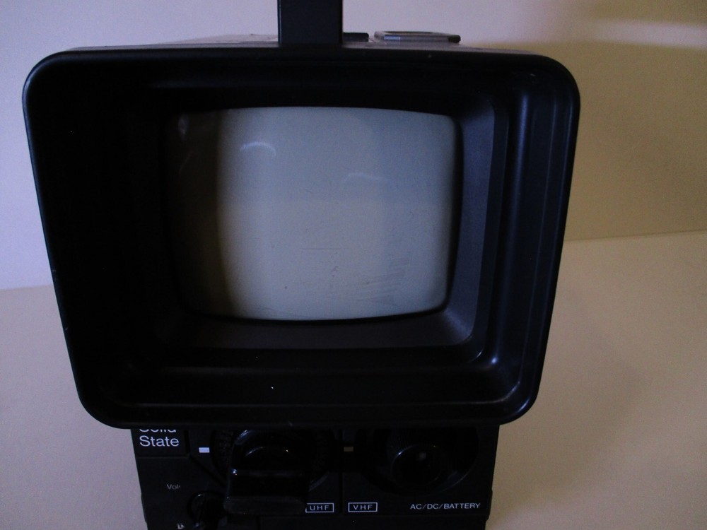 Vintage Panasonic Solid State Portable TV TR-555 1978