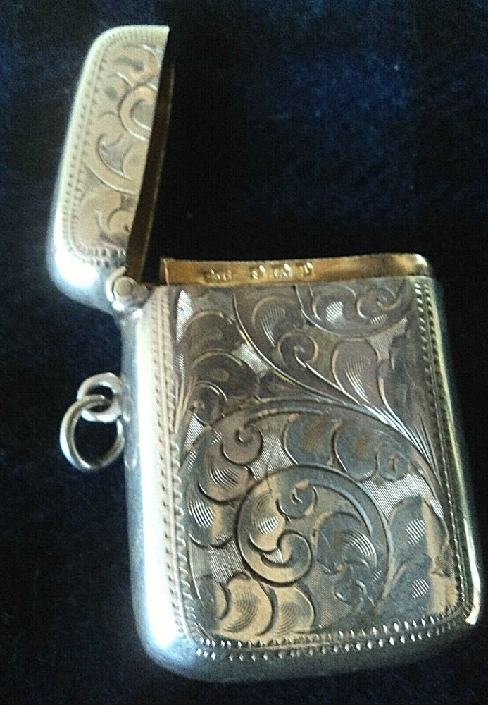 Attractive Silver Patterned Vesta / Match Safe - Birmingham 1926 Joseph Gloster