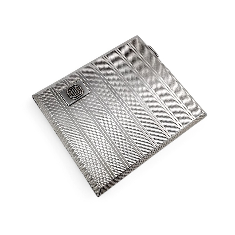 Large gilt sterling silver WWII cigarette case with engine-turned design, 130 g