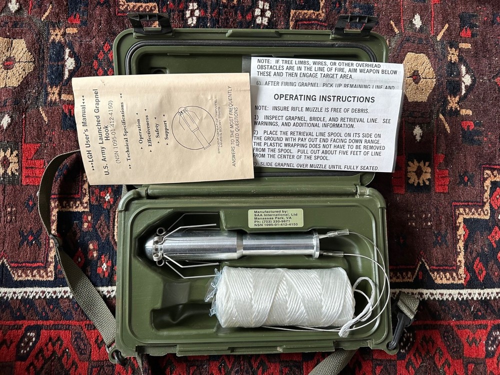 One Grapnel Hook with instructions and all warnings in case