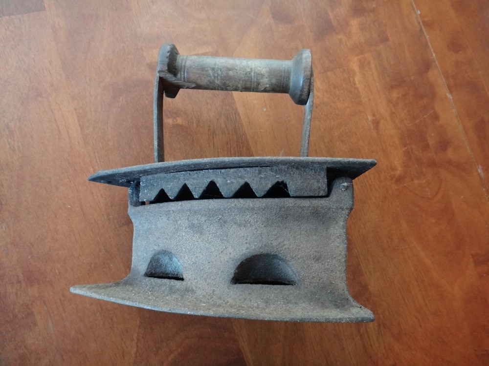 Vintage Sad Iron / Coal Iron