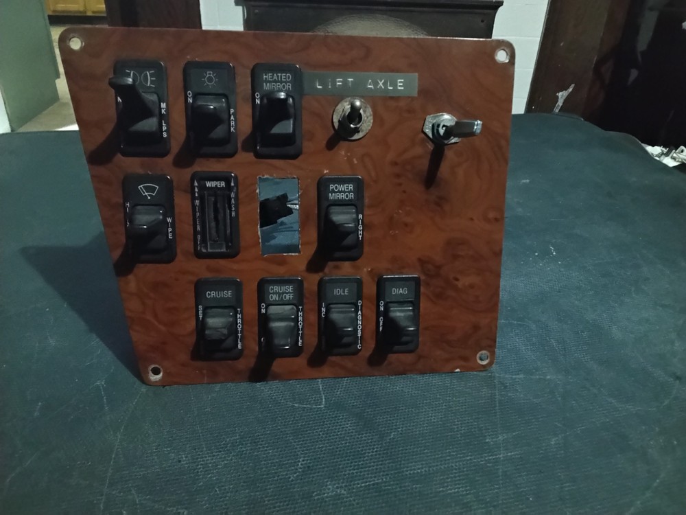 International 9400 SWITCH Dash Panel - Used