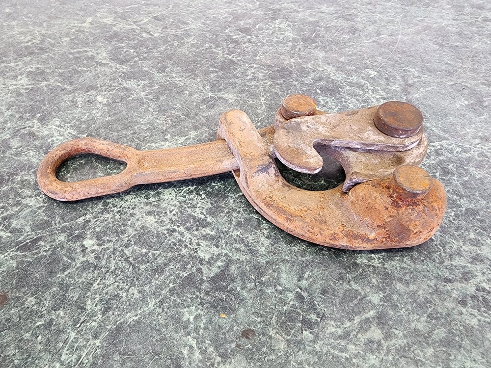 Klein Tools Haven's Grip with Swing Latch - (1604-20L)