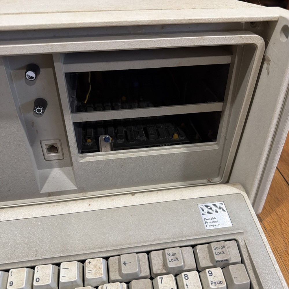 Vintage IBM 5155 PC Convertible Portable Computer NO CORDS UNTESTED(READ!)