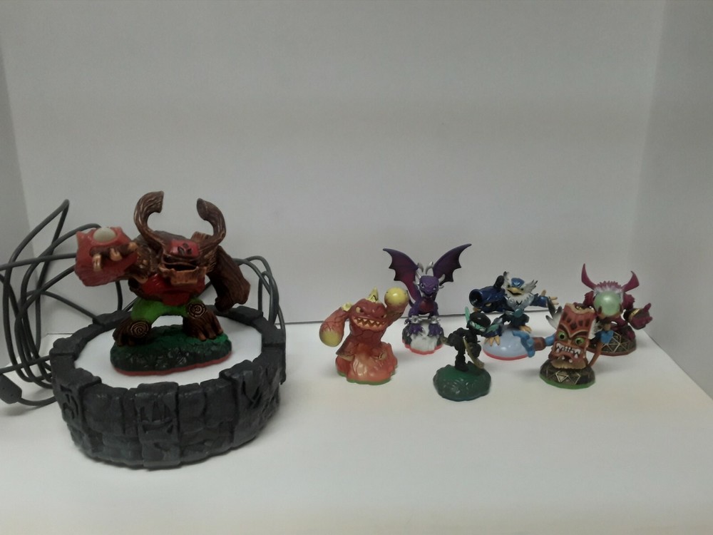 skylanders lot 7 figures and portal