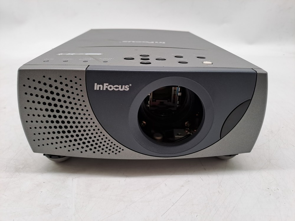 InFocus LP260 3LCD SVGA Digital Multimedia Projector