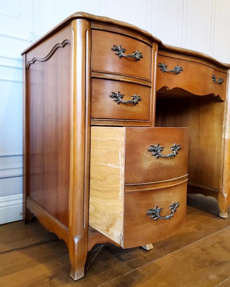 vintage vanity
