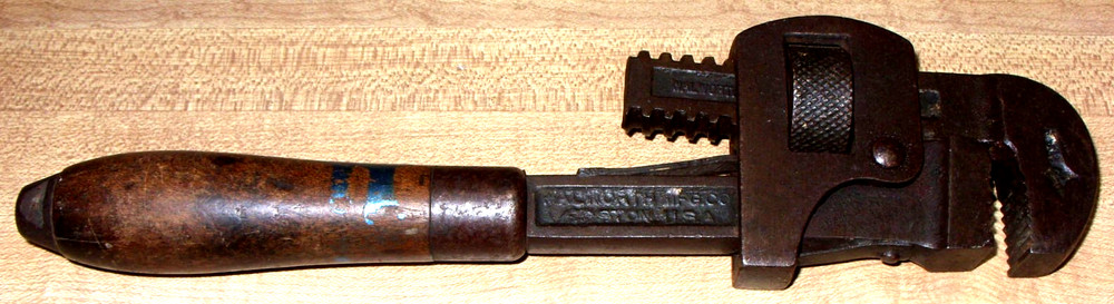 VINTAGE WALWORTH 10" PIPE WRENCH