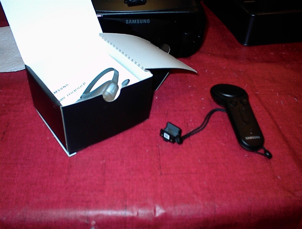 Samsung Gear VR SM-R324 With Controller