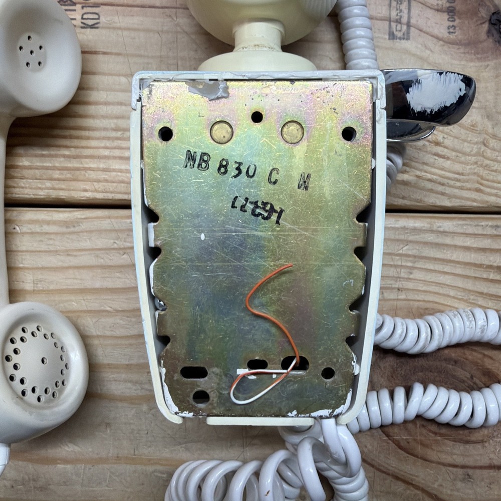 AUTOMATIC ELECTRIC SPACESAVER Wall Phone NB 830. D