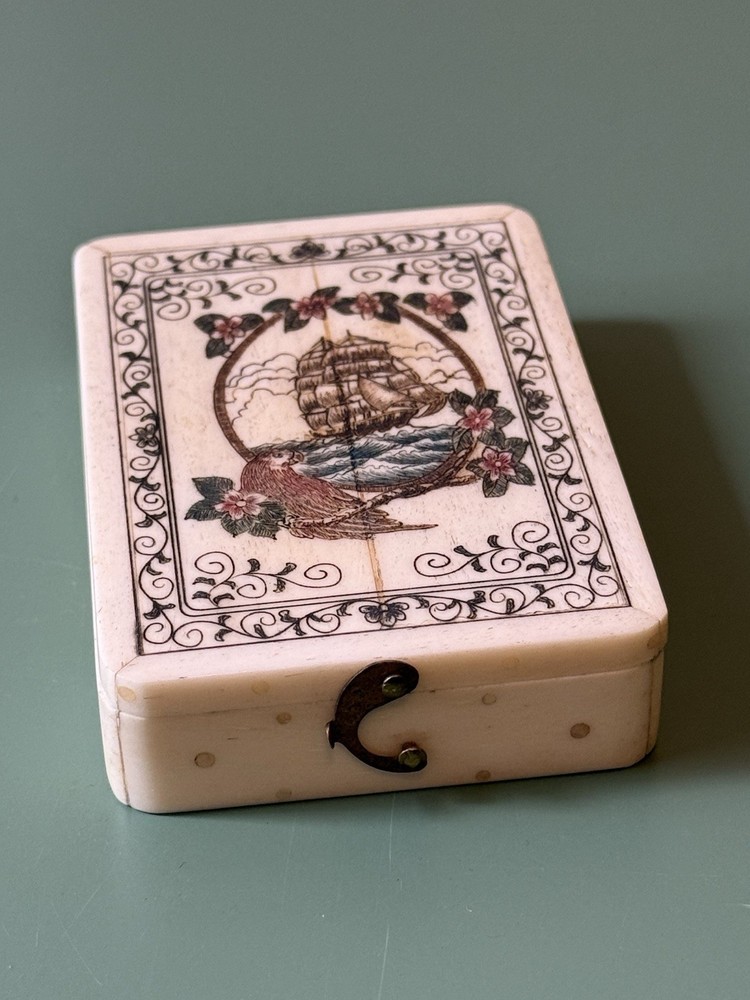Very unusal fold out compass case