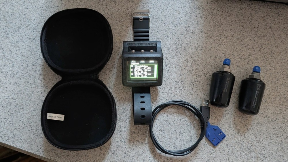 Scubapro G2 Dive Computer with Wrist Strap, Carry Case, USB Cable, 2 Transmitte…